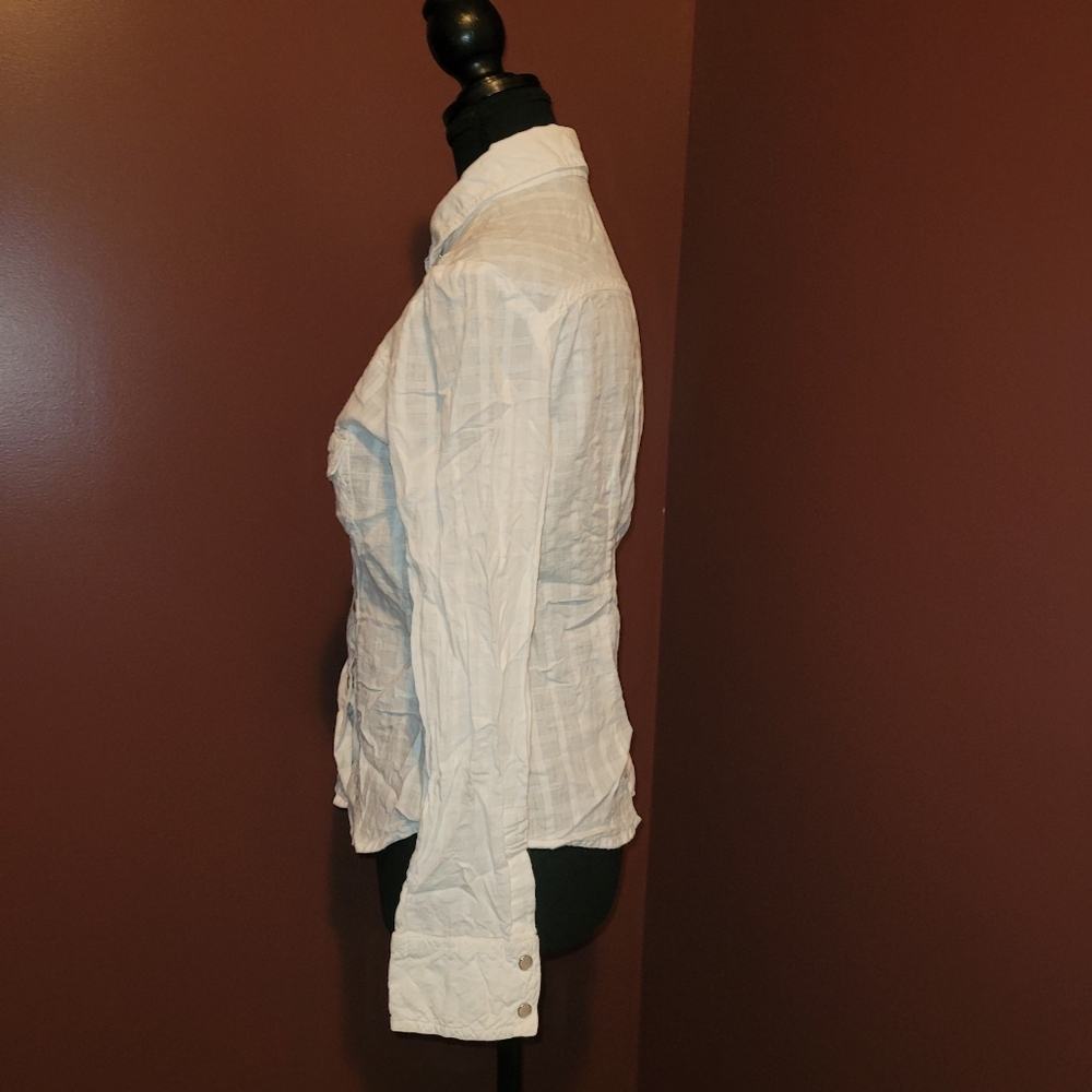 White Patterned Blouse with Snaps - Picture 6 of 16